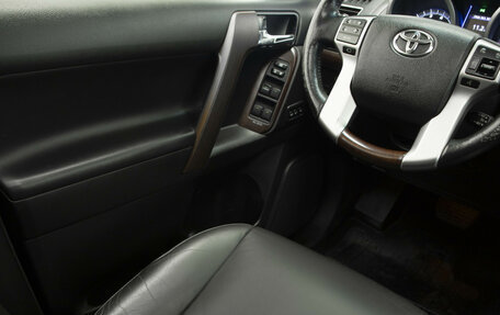 Toyota Land Cruiser Prado 150 рестайлинг 2, 2016 год, 3 149 000 рублей, 17 фотография