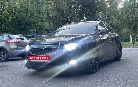 Chevrolet Cruze II, 2009 год, 670 000 рублей, 3 фотография