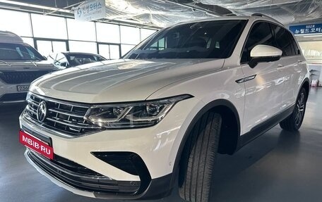 Volkswagen Tiguan II, 2021 год, 3 850 000 рублей, 3 фотография