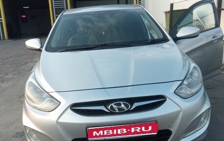 Hyundai Solaris II рестайлинг, 2011 год, 600 000 рублей, 1 фотография