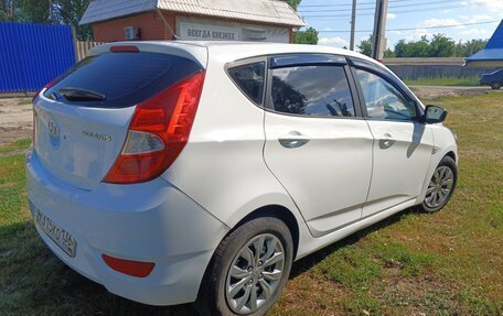 Hyundai Solaris II рестайлинг, 2012 год, 700 000 рублей, 6 фотография