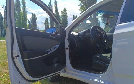 Hyundai Solaris II рестайлинг, 2012 год, 700 000 рублей, 10 фотография