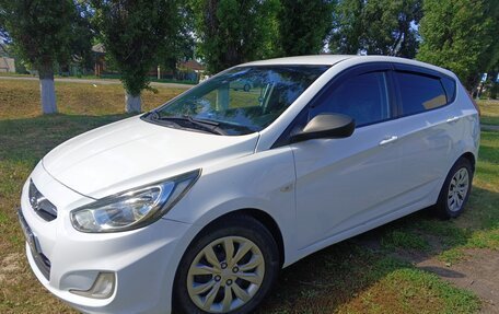 Hyundai Solaris II рестайлинг, 2012 год, 700 000 рублей, 3 фотография