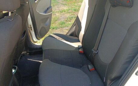 Hyundai Solaris II рестайлинг, 2012 год, 700 000 рублей, 16 фотография