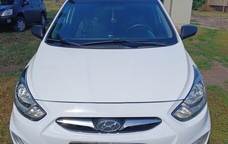 Hyundai Solaris II рестайлинг, 2012 год, 700 000 рублей, 2 фотография
