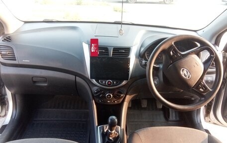 Hyundai Solaris II рестайлинг, 2011 год, 600 000 рублей, 5 фотография
