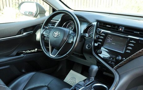 Toyota Camry, 2020 год, 2 300 000 рублей, 9 фотография