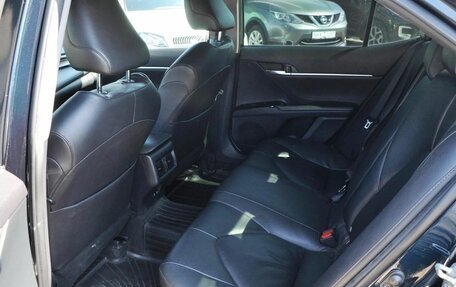 Toyota Camry, 2020 год, 2 300 000 рублей, 17 фотография