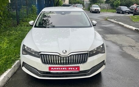 Skoda Superb III рестайлинг, 2022 год, 2 300 000 рублей, 2 фотография
