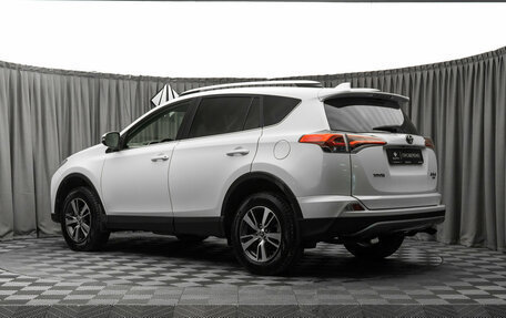 Toyota RAV4, 2017 год, 2 450 000 рублей, 4 фотография