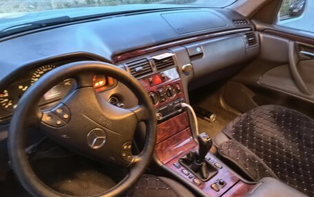 Mercedes-Benz E-Класс, 2001 год, 320 000 рублей, 4 фотография