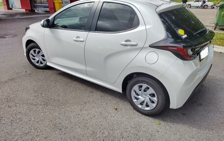 Toyota Yaris, 2021 год, 1 220 000 рублей, 4 фотография