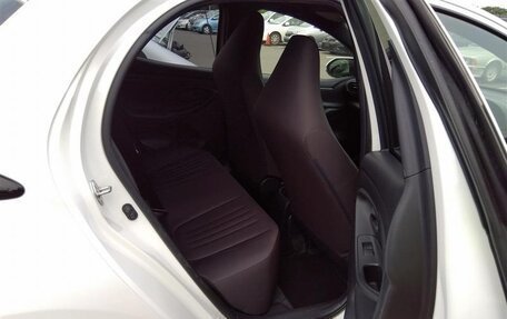 Toyota Yaris, 2021 год, 1 220 000 рублей, 11 фотография