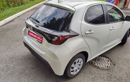 Toyota Yaris, 2021 год, 1 220 000 рублей, 3 фотография