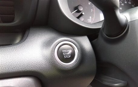 Toyota Yaris, 2021 год, 1 220 000 рублей, 9 фотография
