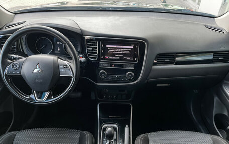 Mitsubishi Outlander III рестайлинг 3, 2019 год, 1 997 000 рублей, 13 фотография