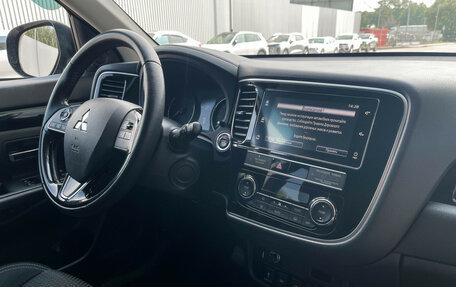 Mitsubishi Outlander III рестайлинг 3, 2019 год, 1 997 000 рублей, 10 фотография