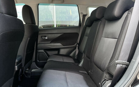 Mitsubishi Outlander III рестайлинг 3, 2019 год, 1 997 000 рублей, 11 фотография
