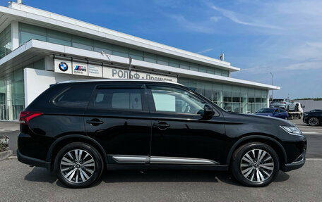 Mitsubishi Outlander III рестайлинг 3, 2019 год, 1 997 000 рублей, 5 фотография