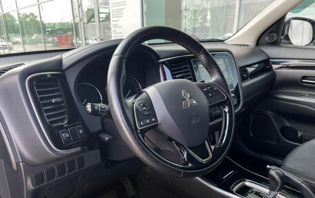Mitsubishi Outlander III рестайлинг 3, 2019 год, 1 997 000 рублей, 14 фотография