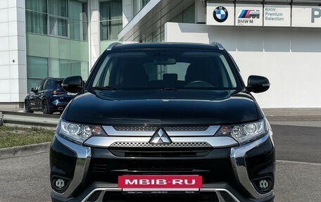 Mitsubishi Outlander III рестайлинг 3, 2019 год, 1 997 000 рублей, 3 фотография