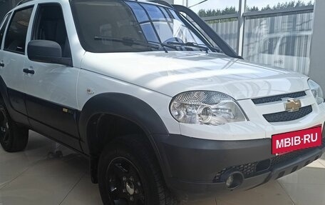 Chevrolet Niva I рестайлинг, 2015 год, 610 000 рублей, 2 фотография