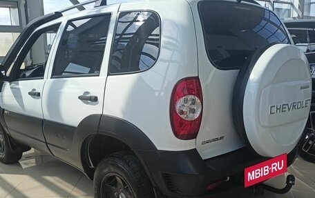 Chevrolet Niva I рестайлинг, 2015 год, 610 000 рублей, 8 фотография