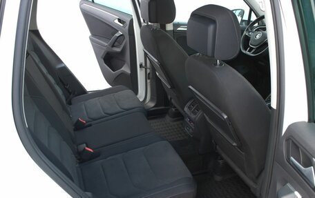 Volkswagen Tiguan II, 2020 год, 2 280 000 рублей, 11 фотография