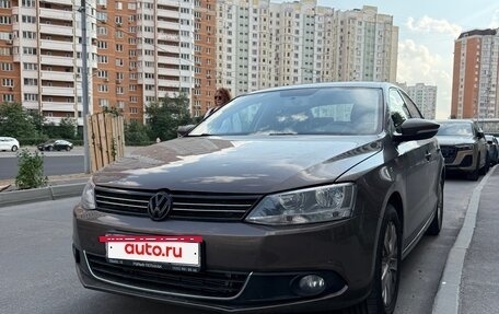 Volkswagen Jetta VI, 2013 год, 680 000 рублей, 2 фотография
