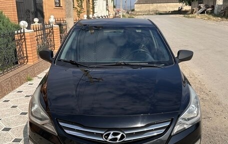 Hyundai Solaris II рестайлинг, 2015 год, 700 000 рублей, 1 фотография