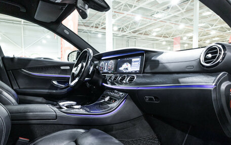 Mercedes-Benz E-Класс, 2019 год, 3 299 700 рублей, 19 фотография