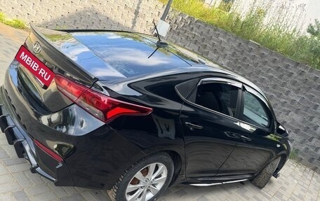 Hyundai Solaris II рестайлинг, 2017 год, 699 999 рублей, 2 фотография