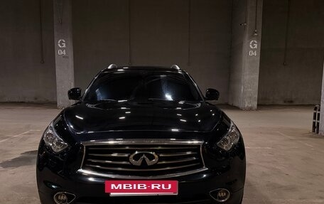 Infiniti QX70, 2016 год, 2 700 000 рублей, 2 фотография