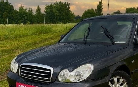 Hyundai Sonata IV рестайлинг, 2005 год, 395 000 рублей, 1 фотография