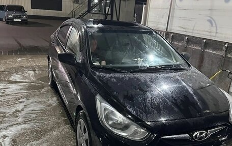 Hyundai Solaris II рестайлинг, 2011 год, 900 000 рублей, 2 фотография