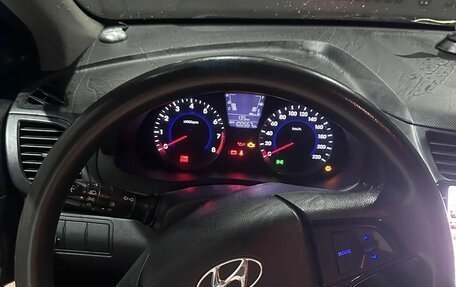 Hyundai Solaris II рестайлинг, 2011 год, 900 000 рублей, 19 фотография
