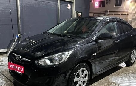 Hyundai Solaris II рестайлинг, 2011 год, 900 000 рублей, 8 фотография