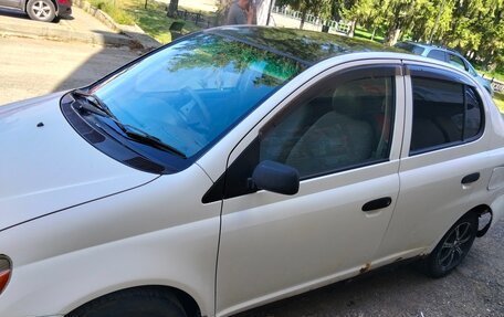 Toyota Platz, 2002 год, 155 000 рублей, 2 фотография
