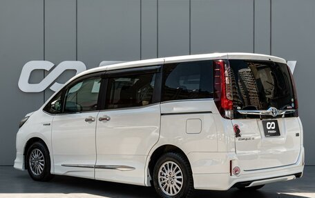Toyota Esquire I, 2015 год, 2 240 000 рублей, 2 фотография