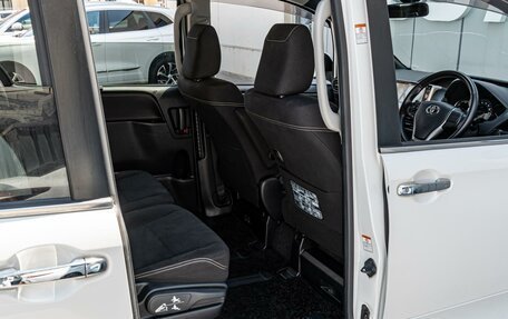 Toyota Esquire I, 2015 год, 2 240 000 рублей, 13 фотография