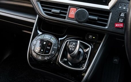 Toyota Esquire I, 2015 год, 2 240 000 рублей, 14 фотография