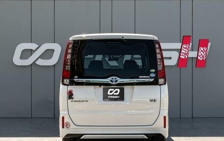 Toyota Esquire I, 2015 год, 2 240 000 рублей, 4 фотография