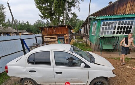 Toyota Platz, 2000 год, 165 000 рублей, 2 фотография