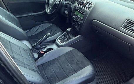 Volkswagen Jetta VI, 2012 год, 900 000 рублей, 5 фотография