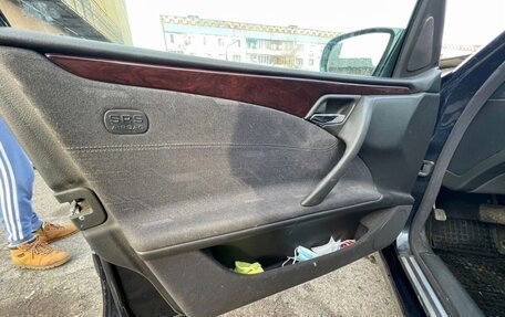 Mercedes-Benz E-Класс, 2001 год, 475 000 рублей, 4 фотография
