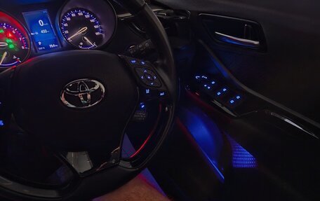Toyota C-HR I рестайлинг, 2018 год, 2 080 000 рублей, 31 фотография