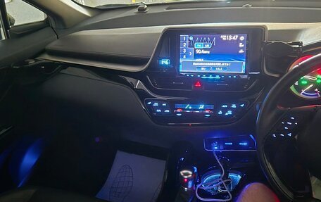 Toyota C-HR I рестайлинг, 2018 год, 2 080 000 рублей, 32 фотография