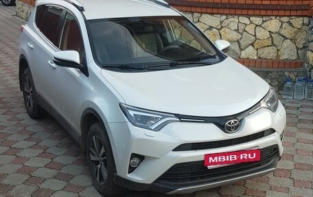 Toyota RAV4, 2019 год, 1 900 000 рублей, 3 фотография