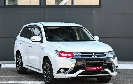 Mitsubishi Outlander III рестайлинг 3, 2015 год, 2 120 000 рублей, 1 фотография