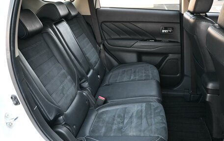 Mitsubishi Outlander III рестайлинг 3, 2015 год, 2 120 000 рублей, 9 фотография
